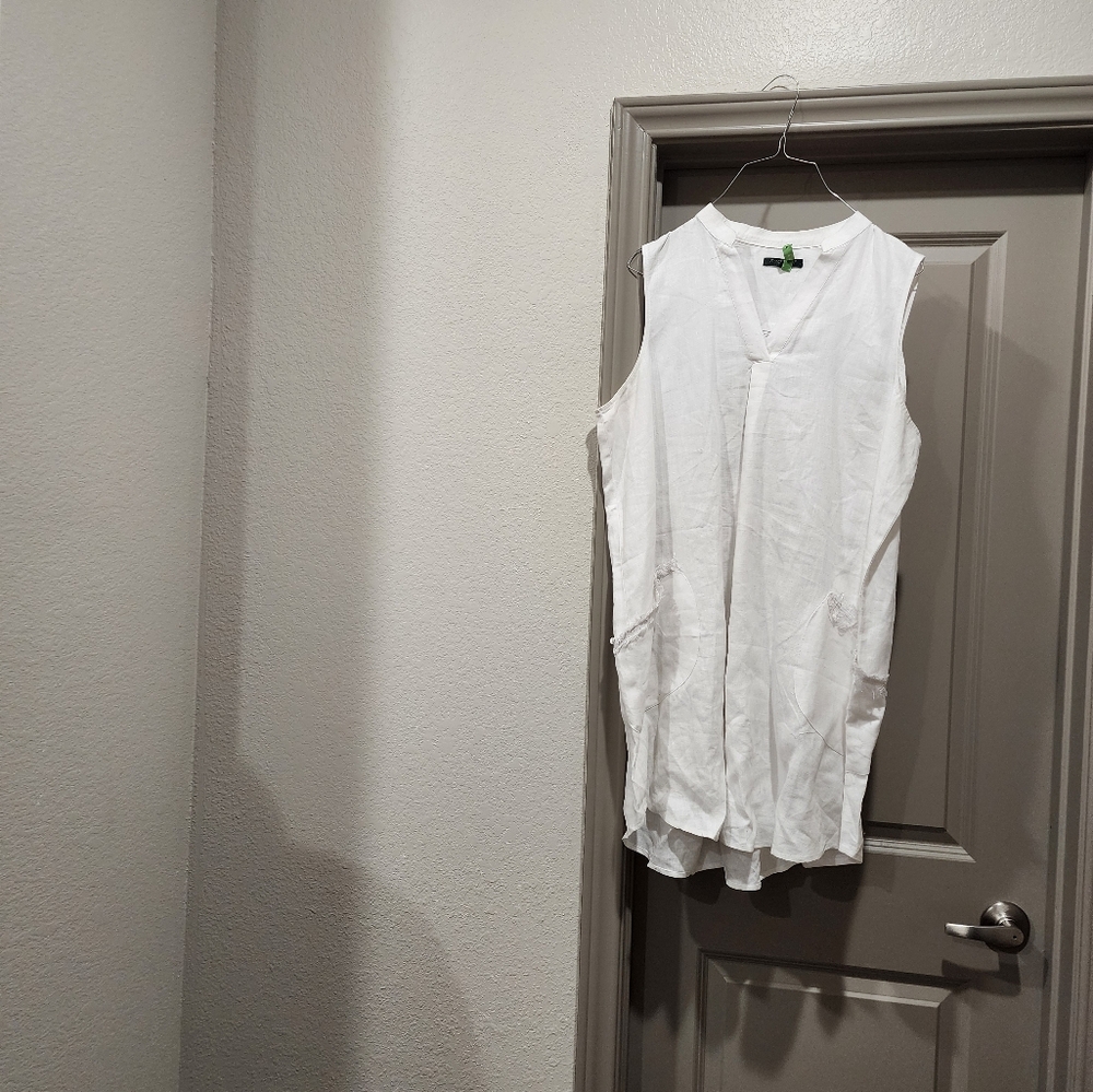 For Cynthia White Sleeveless V-Neck Sundress